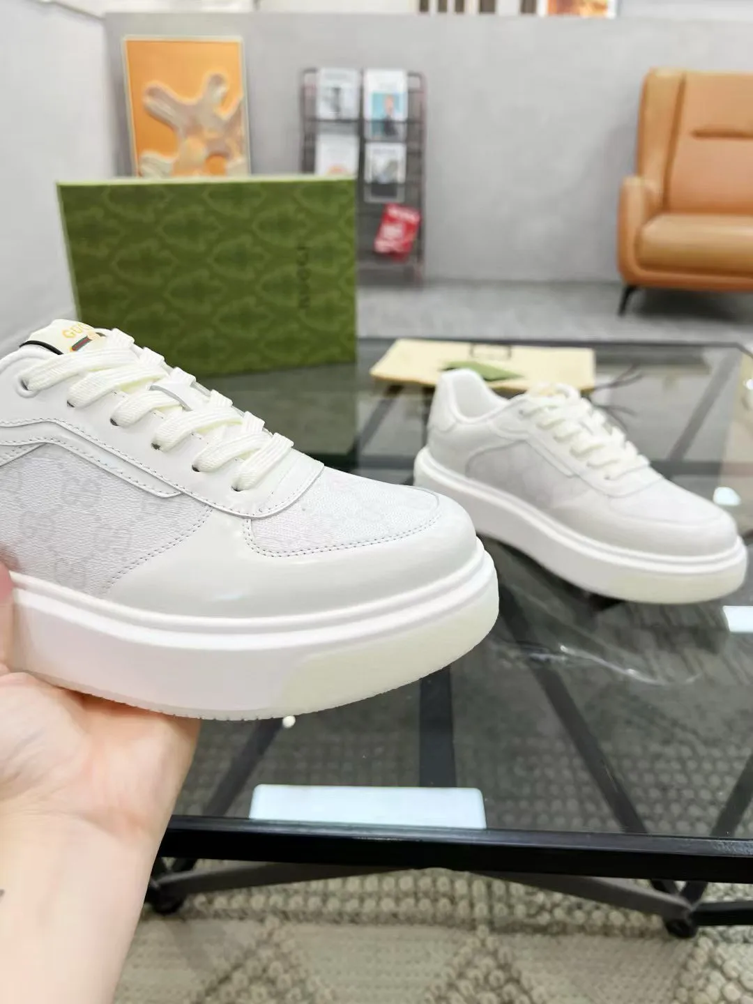 Factory price: 480💰New men's shoes GUCCI [Lightning] latest shoes shipped. Original quality, fashionable, made of special materials, sheepskin lining, brand new packaging. The foot feels super comfortable and the workmanship is impeccable. Size: 38-44, customized 45